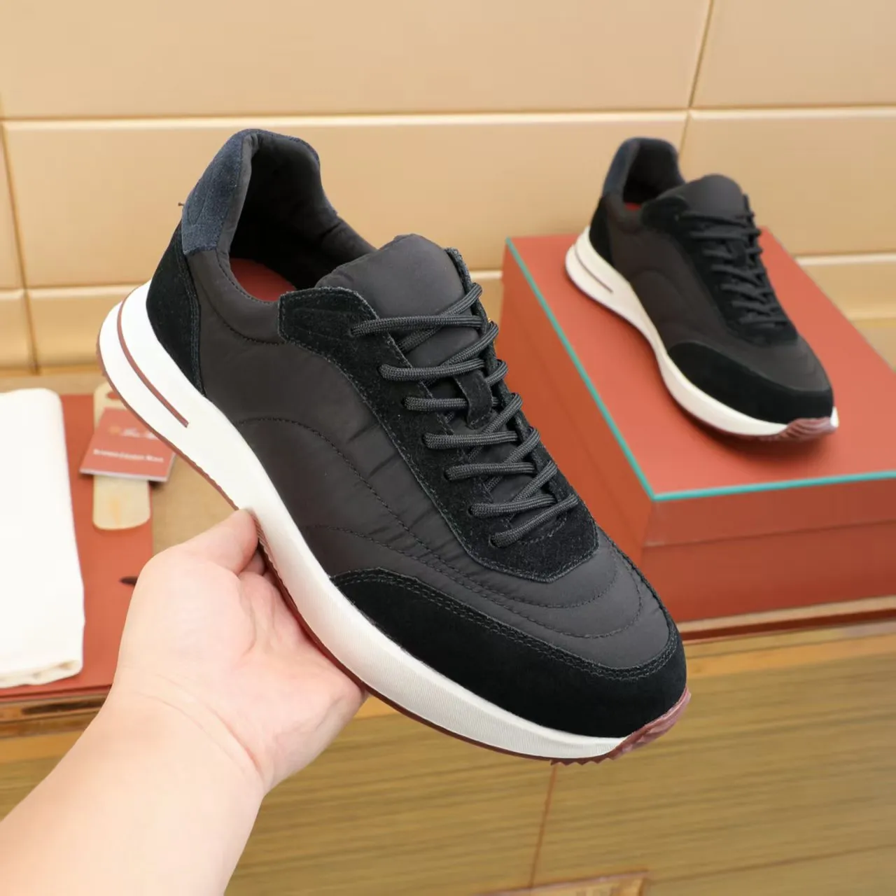 Factory price: 460💰Loro Piana niche classic jogging shoes, men's lace-up casual shoes and sneakers, high-quality lightweight and comfortable fabrics, suitable for outdoor leisure, the color scheme is young and energetic, and it looks great with sportswear or casual suits! Size: 38-44 (45. Customized)